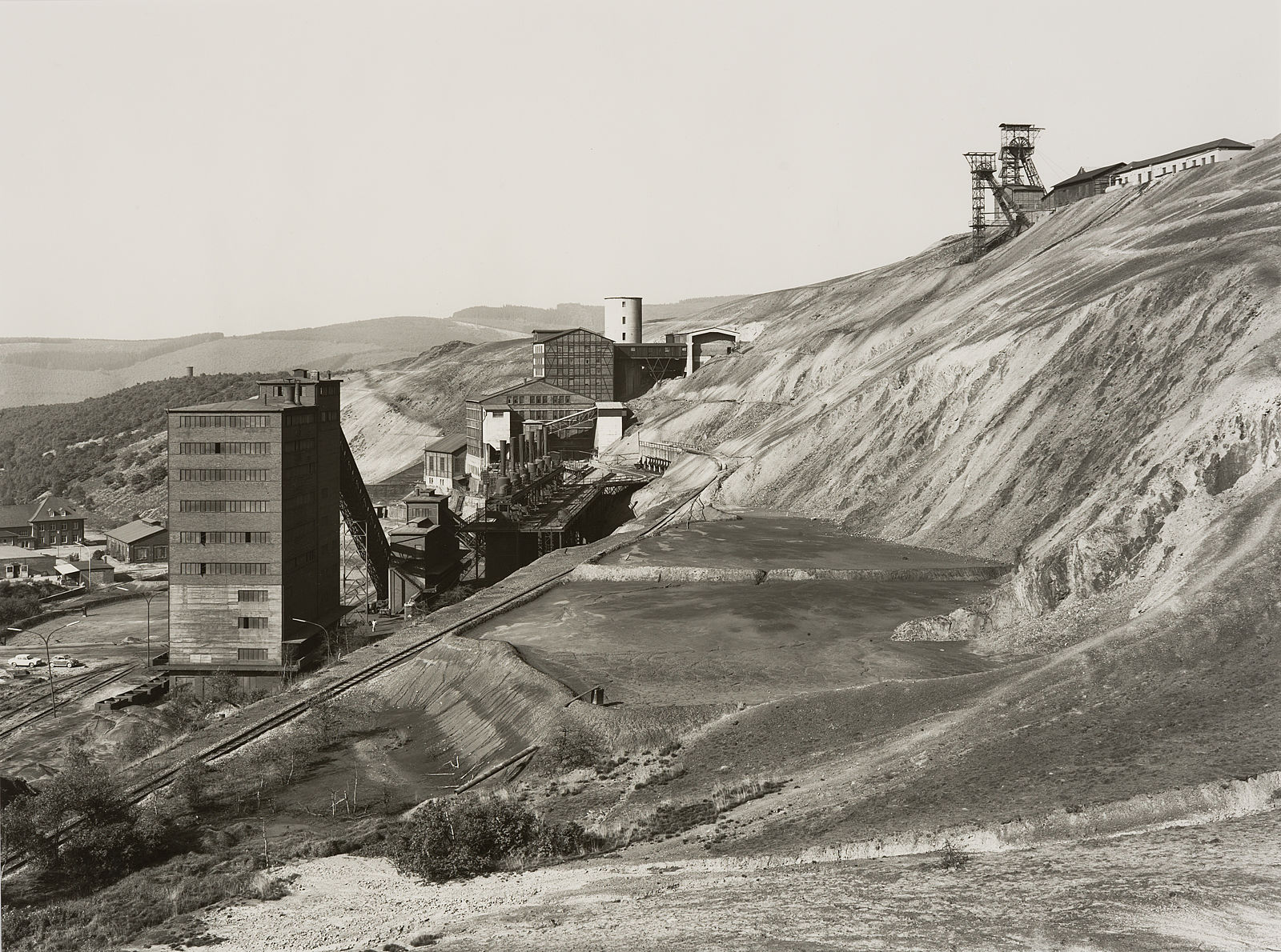 <p>Bernd und Hilla Becher, Industrielle Landschaften, Grube San Fernando, Herdorf, Siegerland, 1961, MGKSiegen, Contemporary Art Collection, © 2023 Estate Bernd and Hilla Becher, represented by Max Becher</p>