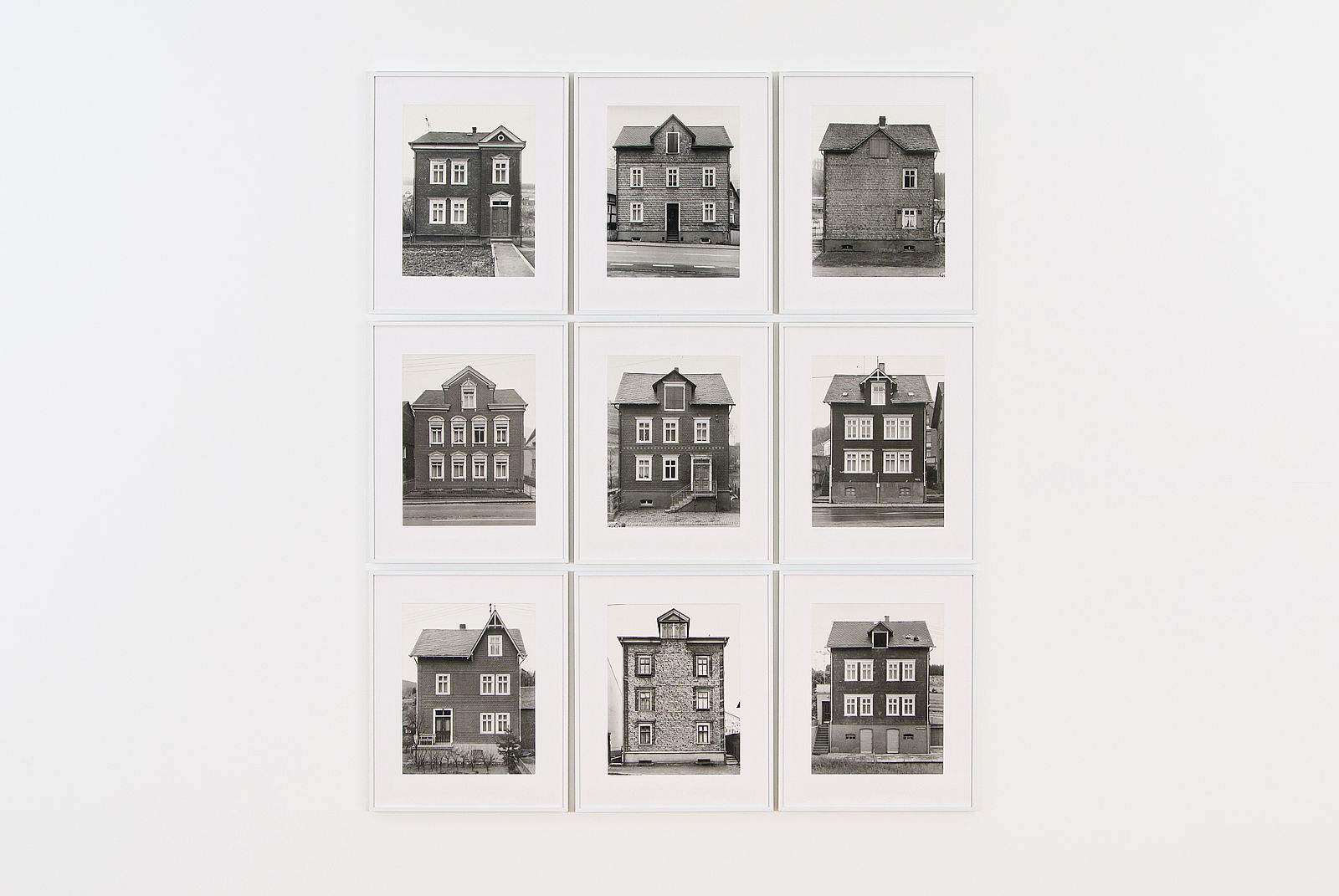 <p>Bernd und Hilla Becher, Fachwerkhäuser des Siegener Industriegebietes, 1959–1978, Straßenseiten Schiefer, Contemporary Art Collection, permanent loan Peter Paul Rubens-Stiftung and Photographische Sammlung/SK Stiftung Kultur, Köln, © Estate Bernd and Hilla Becher, represented by Max Becher, Photo: Christian Wickler</p>