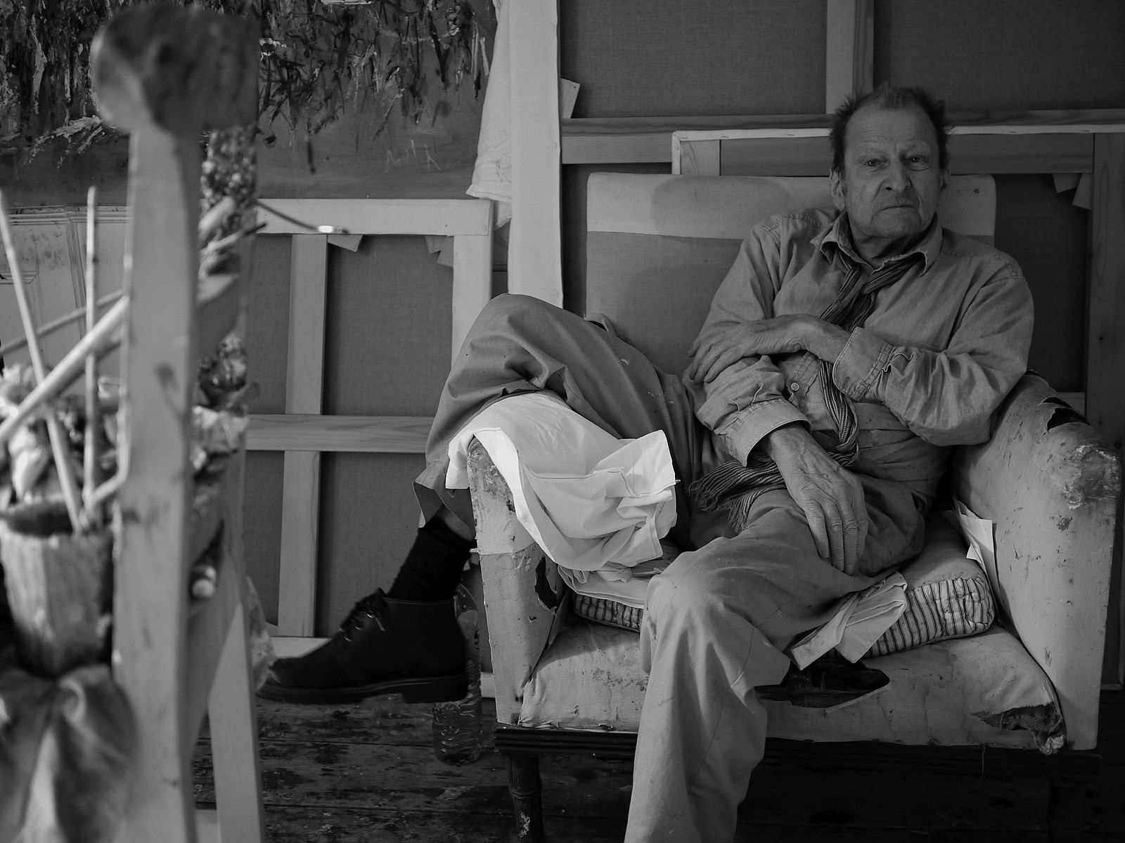 <p>The painter in his chair, 2010, © Bridgeman Images</p>
