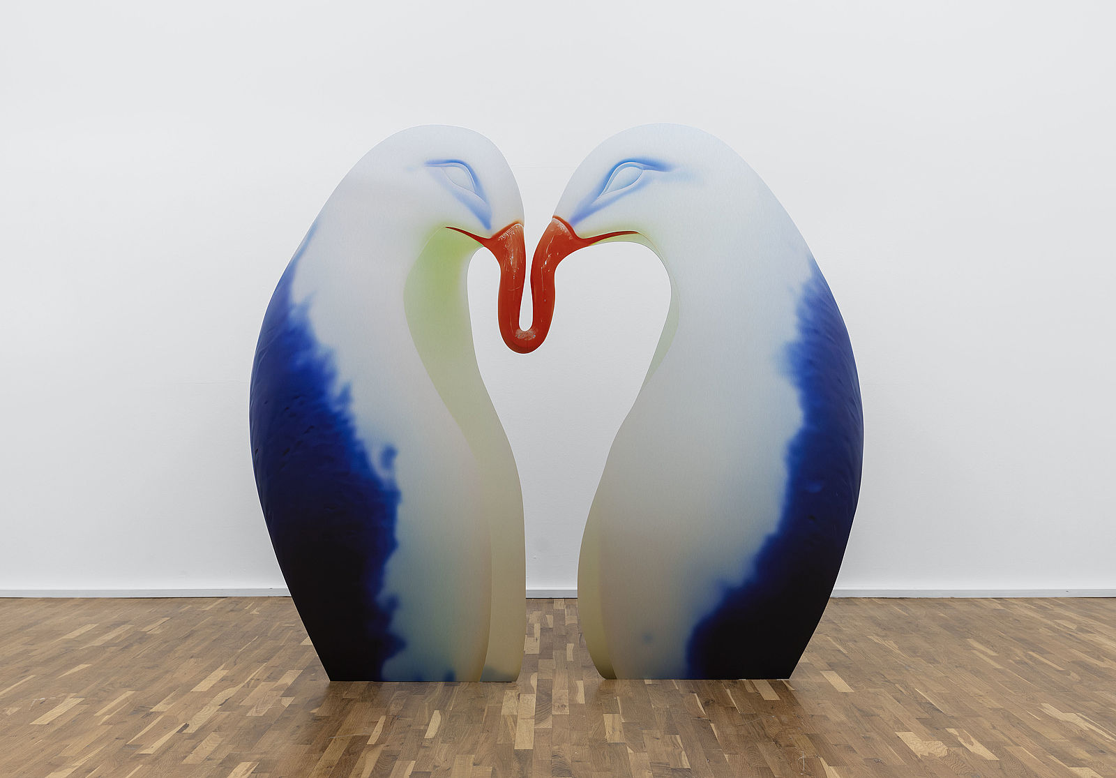 <p>Katja Novitskova, Approximation (Looking Glass Birds of Paradise), 2023, Installationsansicht MGKSiegen, Courtesy die Künstlerin und Kraupa-Tuskany Zeidler, Berlin, Foto: Philipp Ottendörfer</p>