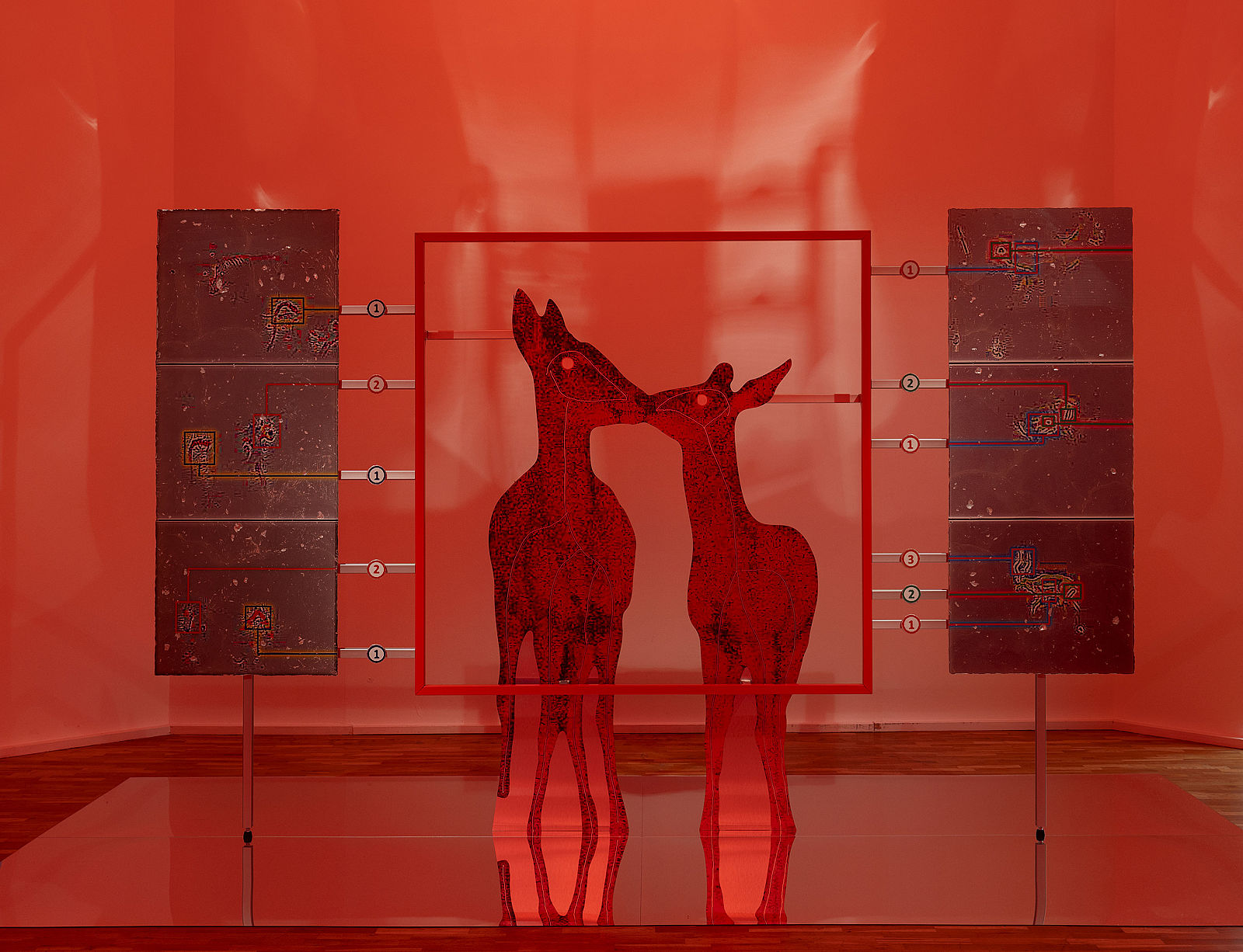 <p>Katja Novitskova, Pattern of Activation (Deers Kissing, Vision Mode), 2023, Installationsansicht MGKSiegen, Courtesy die Künstlerin und Kraupa-Tuskany Zeidler, Berlin, Foto: Philipp Ottendörfer</p>