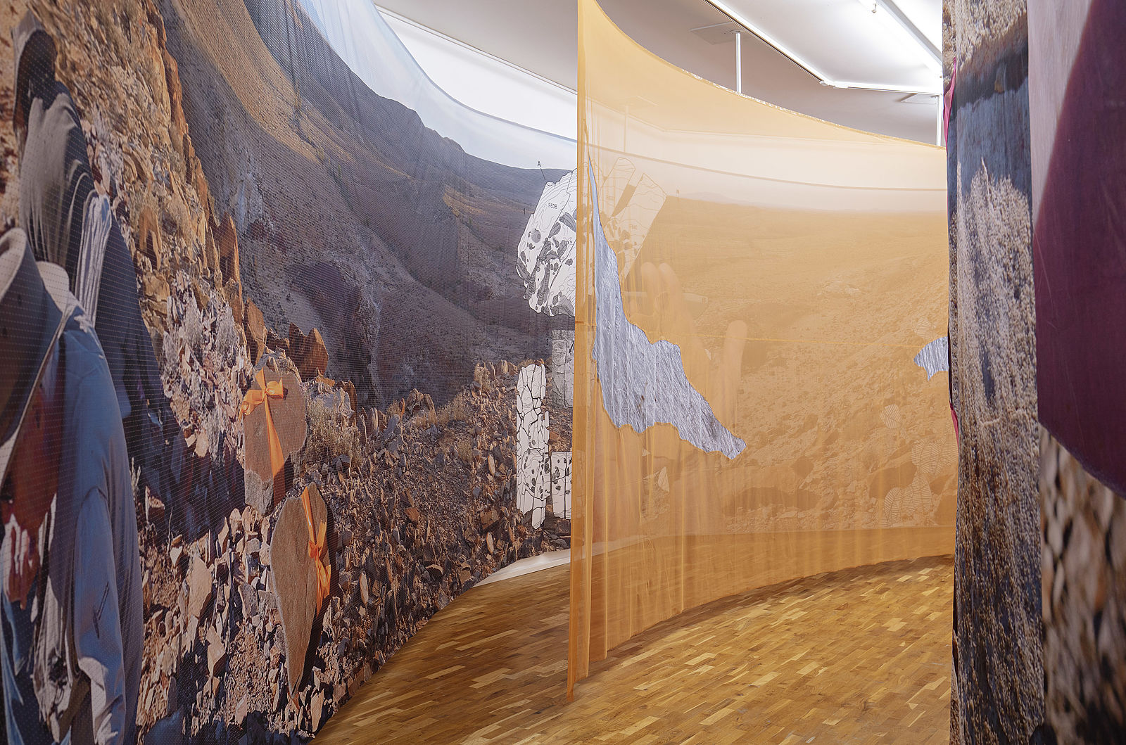 <p>Mariana Castillo Deball, Once I thought the world was somewhere else, 2021, Ausstellungsansicht, MGKSiegen, Courtesy die Künstlerin, Foto: Philipp Ottendörfer</p>